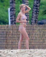 Gwyneth paltrow bikini photos beach in hawaii december 2013 2