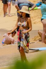 Jessica alba in a bikini in poipi kauai 04 01 2024 2