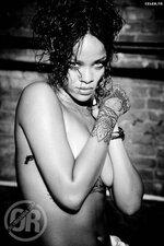 Rihanna Sexy and Topless 9 thefappeningso 