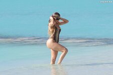 Kim   Khloe Kardashian in Bikini on the sandy shores of Turks and Caicos 04 06 2024  28 