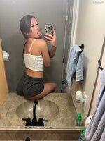 onlyfans-let-me-show-you-what-it-does-QraD9T.jpg
