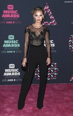 Madison Iseman - CMT Music Awards in Nashville, 2016-06-08 - 02.jpg