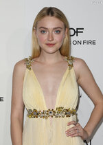 Dakota Fanning - ELLE Women in Hollywood Awards in LA, 2016-10-24 - 06.jpg