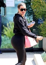 Khloe Kardashian sexy booty black leggings 5