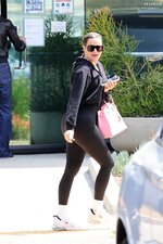 Khloe Kardashian sexy booty black leggings 13