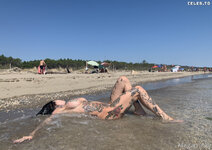 inky_real-2020-07-20-563514874-On the beach horny and naked.jpg