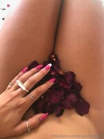 yourafrobitch-12-12-2023-3122556906-My nails go with my flower .jpeg