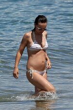 pregnant-olivia-wilde-in-bikini-at-a-beach-in-maui-04-28-2016-9.jpg