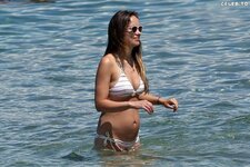 pregnant-olivia-wilde-in-bikini-at-a-beach-in-maui-04-28-2016-13.jpg