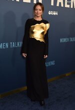 Olivia Wilde - Premiere von Women Talking - 2022-11-17_06.jpg