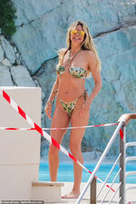 Heidi_Klum-20240523-With_Leni_in_Cannes-07.jpg