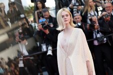 Elle Fanning - 77th Cannes Film Festival Cannes, Frankreich, 25.5.2024 - 16.jpg