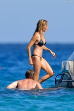 Sienna-Miller-Bikini-12.jpg