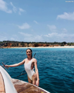 Amber-heard-Bikini-Body-and-Selfies.png