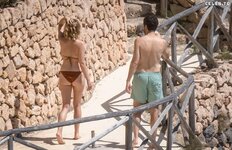 Elizabeth olsen in bikini on vacation with husband robbie arnett at tuscany 2022 9