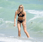 Lena Gercke im Bikini am beach in Miami 5