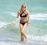 Lena Gercke im Bikini am beach in Miami 6