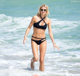 Lena Gercke im Bikini am beach in Miami 9