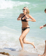Lena Gercke im Bikini am beach in Miami 16