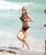 Lena Gercke im Bikini am beach in Miami 17