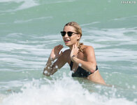 Lena Gercke im Bikini am beach in Miami 21