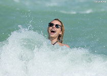 Lena Gercke im Bikini am beach in Miami 26