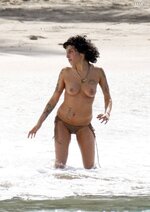 Amy winehouse topless 2 20