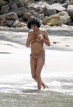 Amy winehouse topless 2 04