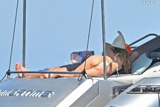 Heidi Klum in Bikini on a yacht in the South of France 05 30 2023  2 