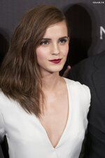 00257_emma_watson_499012_122_200lo.jpg