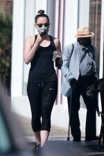 daisy-ridley-looks-fit-in-tank-top-and-leggings-as-she-hits-the-gym-in-notting-hill-london-uk-...jpg