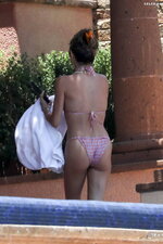 Olivia jade giannulli soaks up the sun in a bikini while enjoying her vacation in cabo san luc