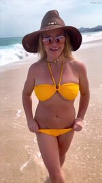 Britney Spears posing in yellow bikini  4