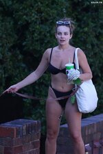 Abbie Chatfield in Bikini Heading to Her Home in Bondi 11 27 2022  2 