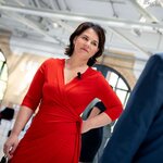 26516969 annalena baerbock gruene im gespraech mit olaf scholz spd 1mvQkPrkNJec