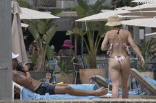 Melissa Roxburgh in Bikini at the beach in Barcelona 07 03 2023  2 