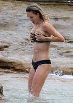 Kendal Lee Schuler shows off her bikini body  at Bondi Beach in Sydney 10282017 2