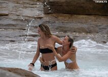 Kendal Lee Schuler shows off her bikini body  at Bondi Beach in Sydney 10282017 3
