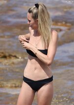Kendal Lee Schuler shows off her bikini body  at Bondi Beach in Sydney 10282017 21