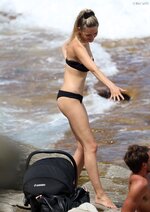 Kendal Lee Schuler shows off her bikini body  at Bondi Beach in Sydney 10282017 23