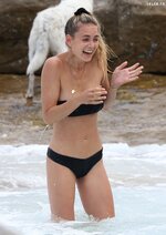 Kendal Lee Schuler shows off her bikini body  at Bondi Beach in Sydney 10282017 25